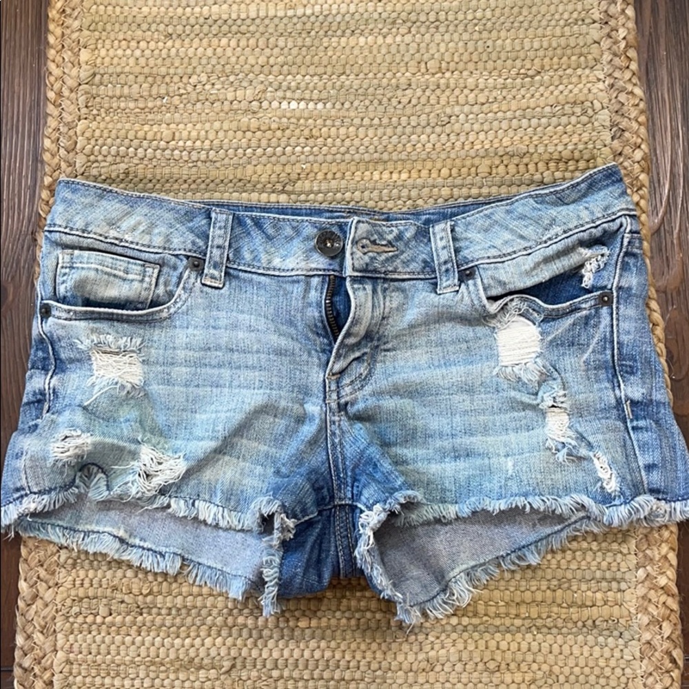 Girls Sneak Peek Cut-Off Jean Shorts. Size Medium
